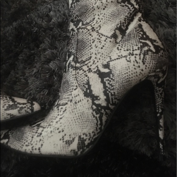 Steve Madden size 6 Demanding Fashion Boots NWT - Picture 6 of 8